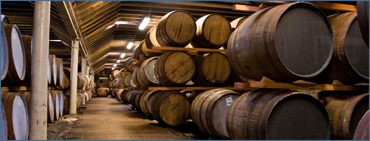 Depósito que se usa para almacenar barriles de whisky