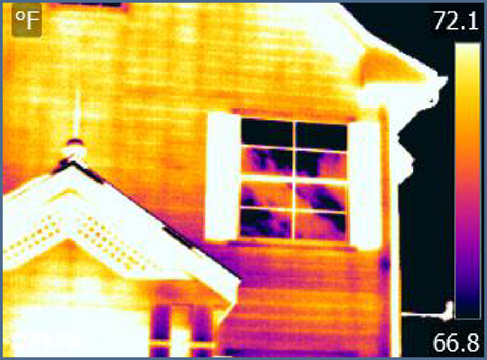 Fig. 2 - Anomalías térmicas en la esquina inferior izquierda de la ventana